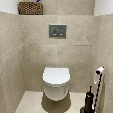 Homestay Privee Climatisee Avec Salle De Bains Partagee-le Sapin