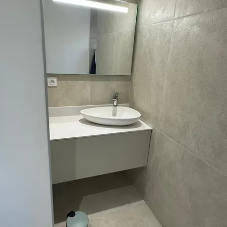 Privee Climatisee Avec Salle De Bains Partagee-le Sapin Homestay