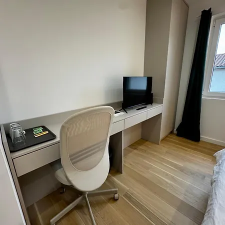 Privee Climatisee Avec Salle De Bains Partagee-le Sapin Homestay