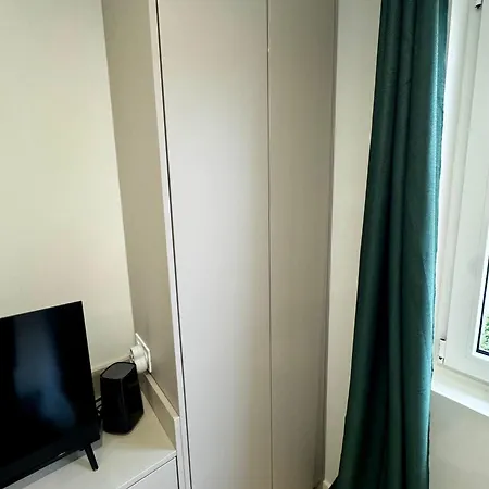 Homestay Privee Climatisee Avec Salle De Bains Partagee-le Sapin Genay (Rhone)