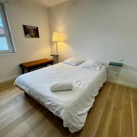Privee Climatisee Avec Salle De Bains Partagee-le Sapin *