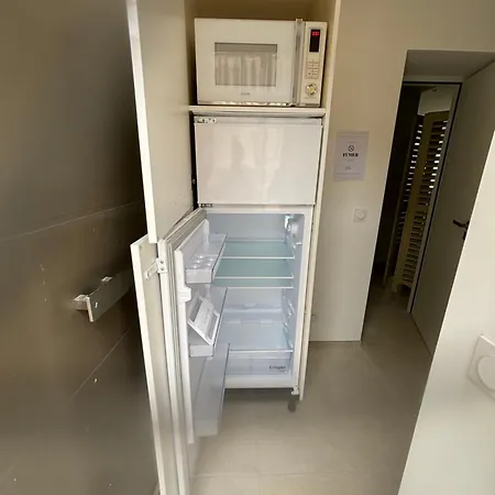Privee Climatisee Avec Salle De Bains Partagee-le Sapin Séjour chez l'habitant